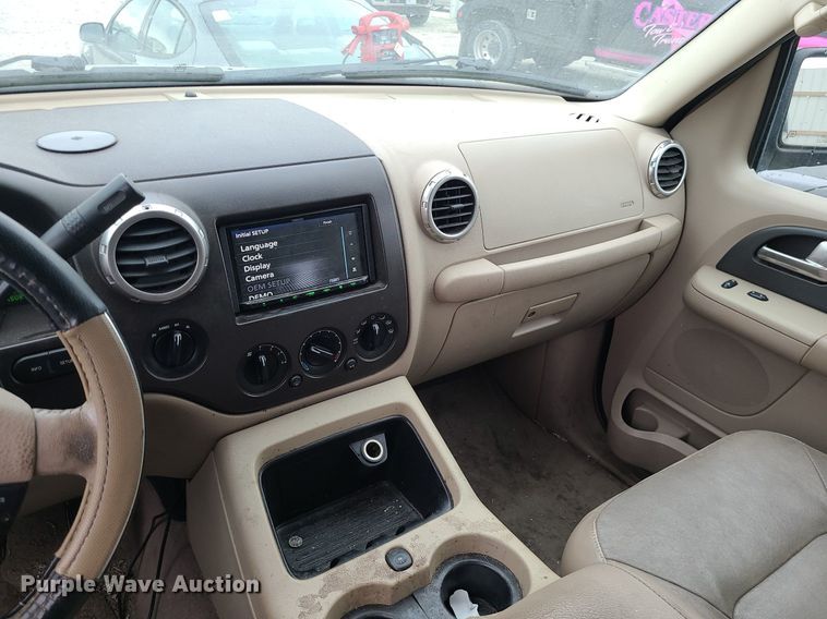 image for item LH9859 2004 Ford Expedition  SUV