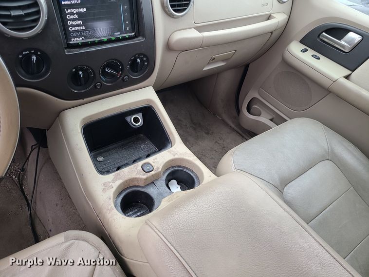 image for item LH9859 2004 Ford Expedition  SUV