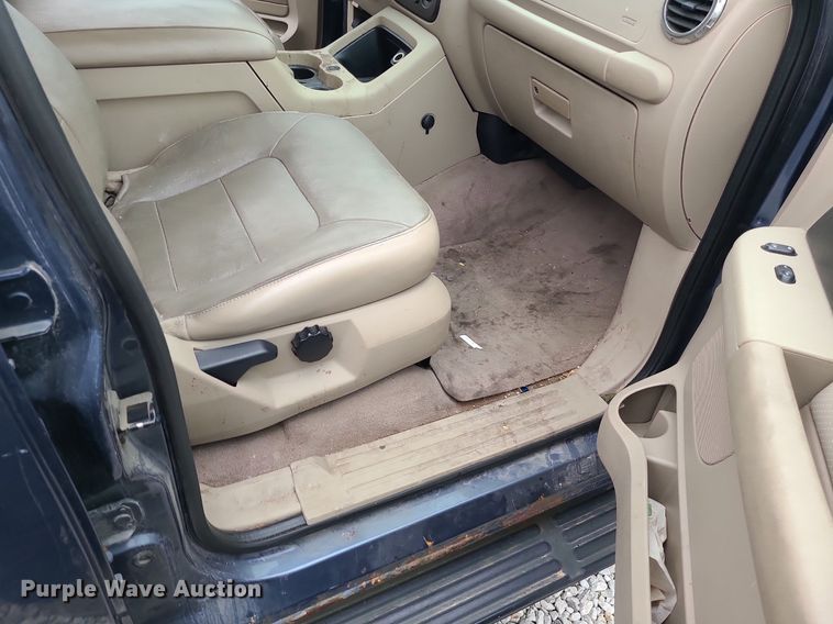 image for item LH9859 2004 Ford Expedition  SUV