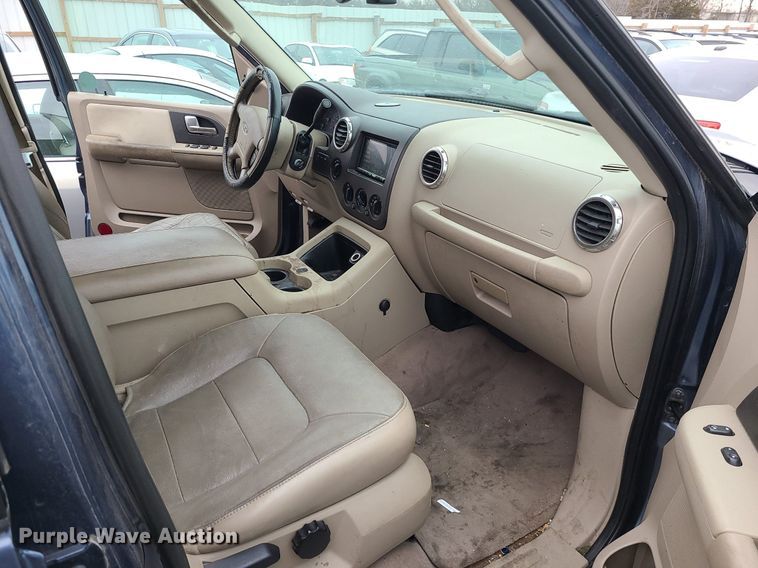 image for item LH9859 2004 Ford Expedition  SUV