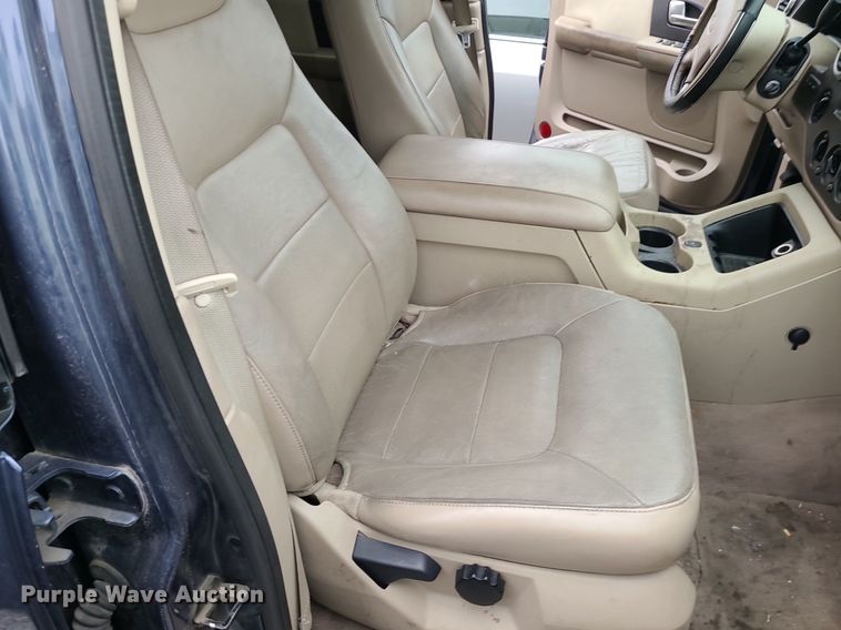 image for item LH9859 2004 Ford Expedition  SUV