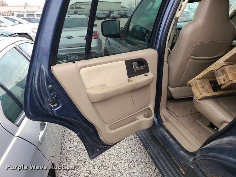 image for item LH9859 2004 Ford Expedition  SUV