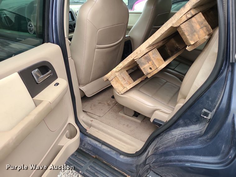 image for item LH9859 2004 Ford Expedition  SUV
