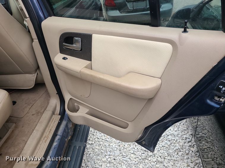 image for item LH9859 2004 Ford Expedition  SUV