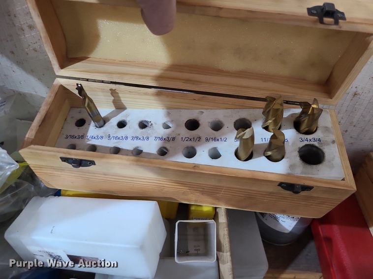 image for item LH9865 Bridgeport  milling machine