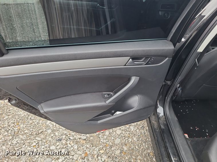 image for item LH9868 2014 Volkswagen Passat TDI SE