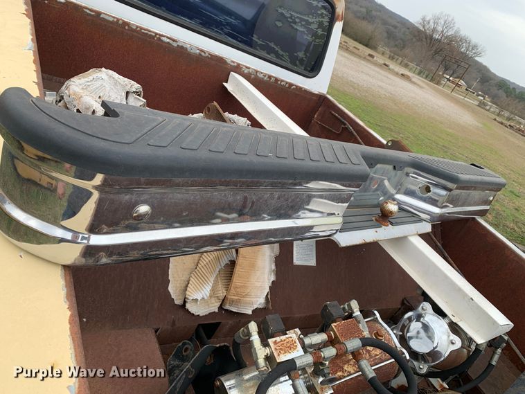 image for item LI9100 1996 Ford F150  pickup truck