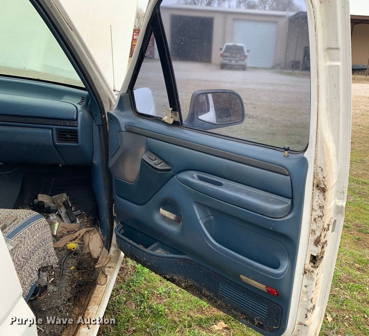 image for item LI9100 1996 Ford F150  pickup truck