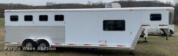 image for item LI9105 2003 Exiss GNHC-726-T  livestock trailer