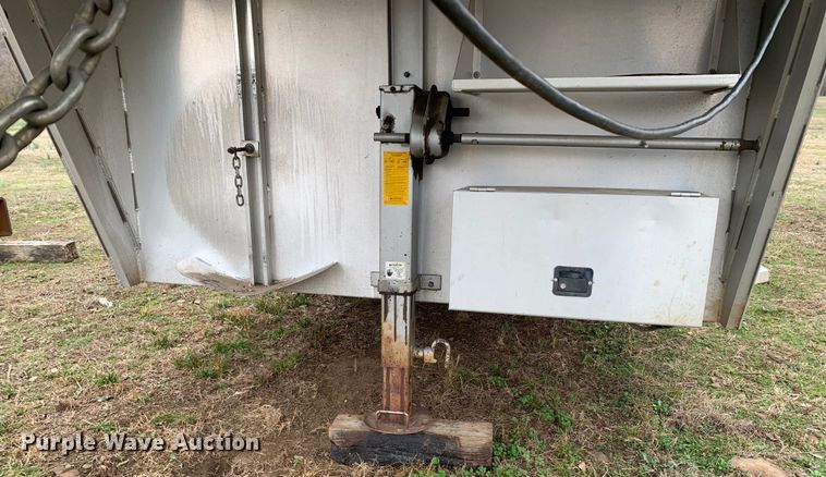 image for item LI9105 2003 Exiss GNHC-726-T  livestock trailer