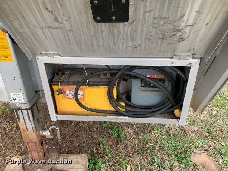 image for item LI9105 2003 Exiss GNHC-726-T  livestock trailer