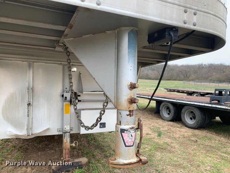 image for item LI9105 2003 Exiss GNHC-726-T  livestock trailer