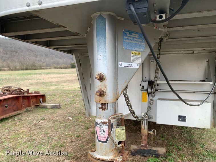 image for item LI9105 2003 Exiss GNHC-726-T  livestock trailer