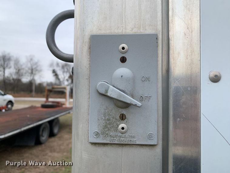 image for item LI9105 2003 Exiss GNHC-726-T  livestock trailer