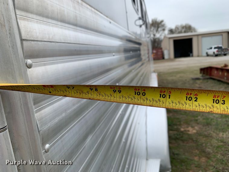 image for item LI9105 2003 Exiss GNHC-726-T  livestock trailer