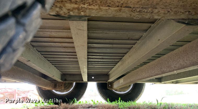 image for item LI9105 2003 Exiss GNHC-726-T  livestock trailer