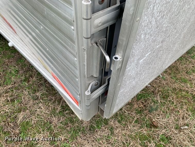 image for item LI9105 2003 Exiss GNHC-726-T  livestock trailer