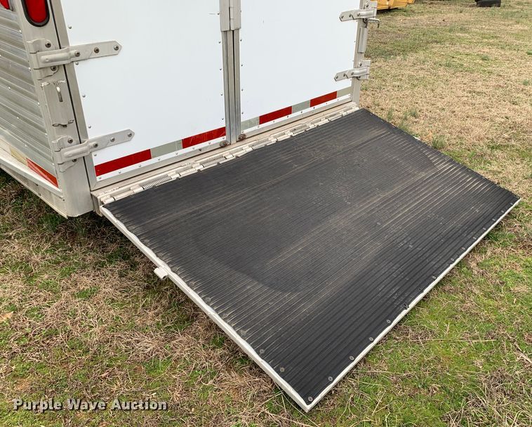 image for item LI9105 2003 Exiss GNHC-726-T  livestock trailer