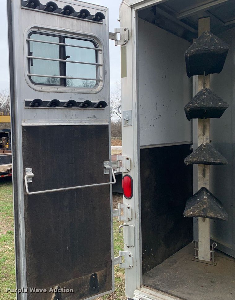 image for item LI9105 2003 Exiss GNHC-726-T  livestock trailer