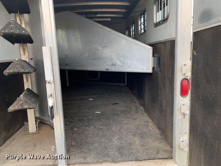 image for item LI9105 2003 Exiss GNHC-726-T  livestock trailer