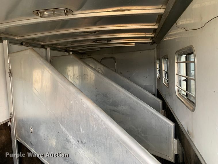 image for item LI9105 2003 Exiss GNHC-726-T  livestock trailer