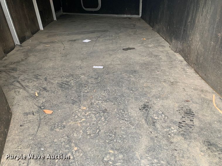 image for item LI9105 2003 Exiss GNHC-726-T  livestock trailer