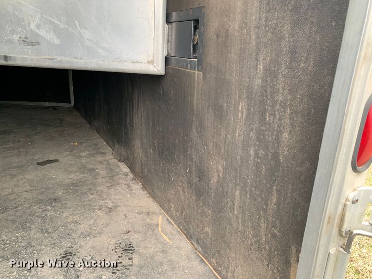 image for item LI9105 2003 Exiss GNHC-726-T  livestock trailer