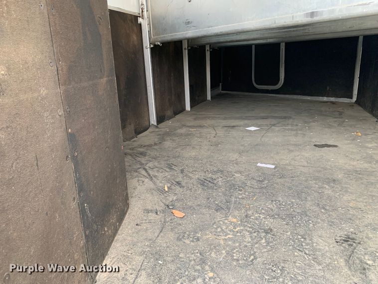 image for item LI9105 2003 Exiss GNHC-726-T  livestock trailer