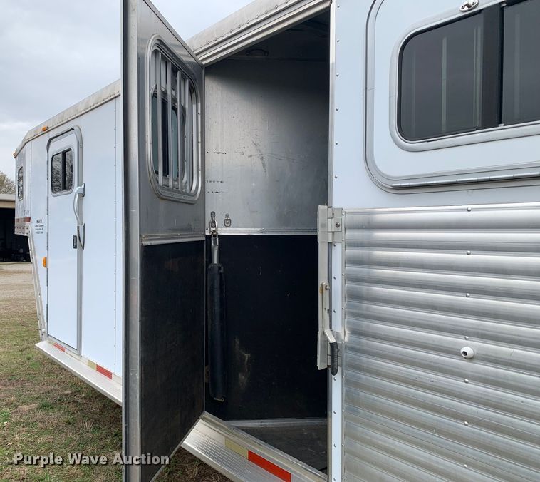 image for item LI9105 2003 Exiss GNHC-726-T  livestock trailer