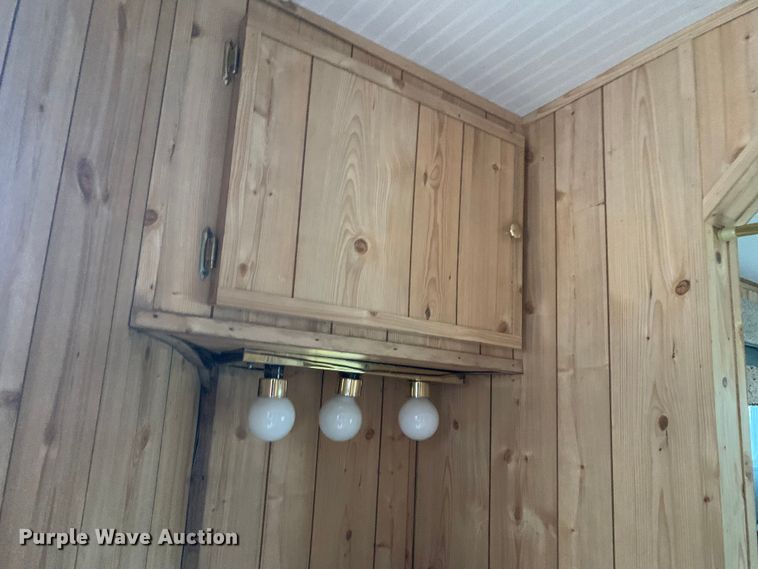 image for item LI9105 2003 Exiss GNHC-726-T  livestock trailer