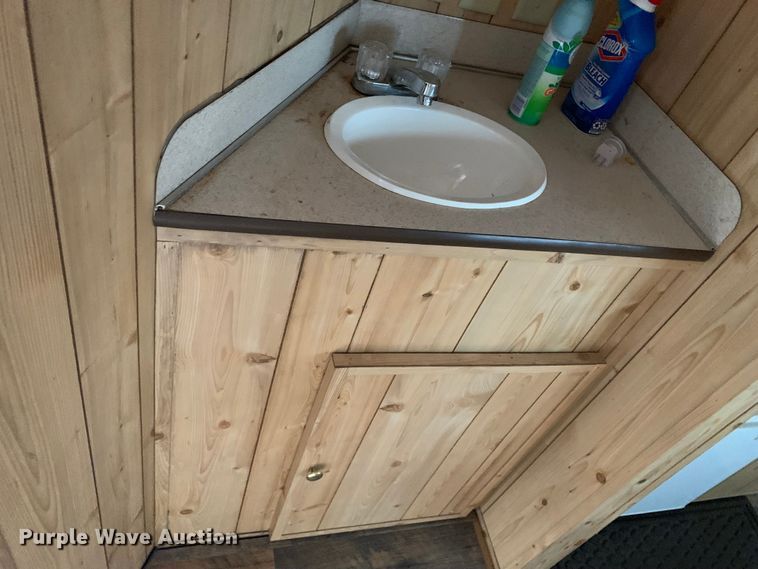 image for item LI9105 2003 Exiss GNHC-726-T  livestock trailer