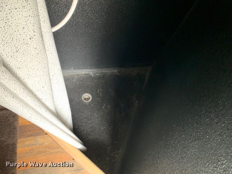 image for item LI9105 2003 Exiss GNHC-726-T  livestock trailer