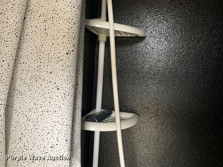 image for item LI9105 2003 Exiss GNHC-726-T  livestock trailer