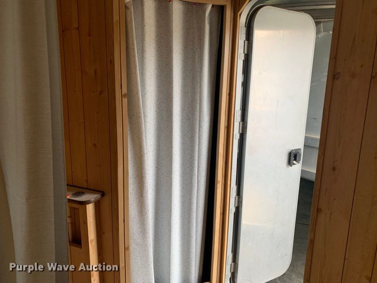 image for item LI9105 2003 Exiss GNHC-726-T  livestock trailer