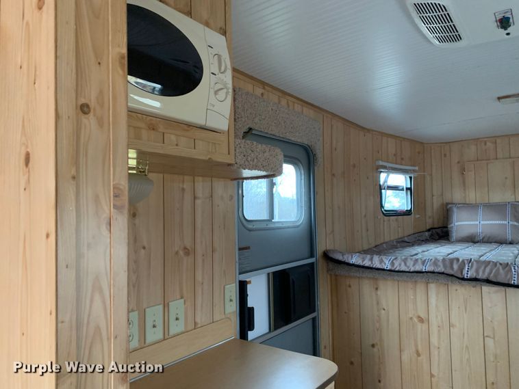 image for item LI9105 2003 Exiss GNHC-726-T  livestock trailer