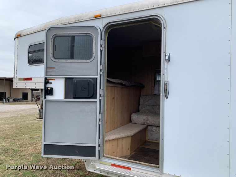 image for item LI9105 2003 Exiss GNHC-726-T  livestock trailer