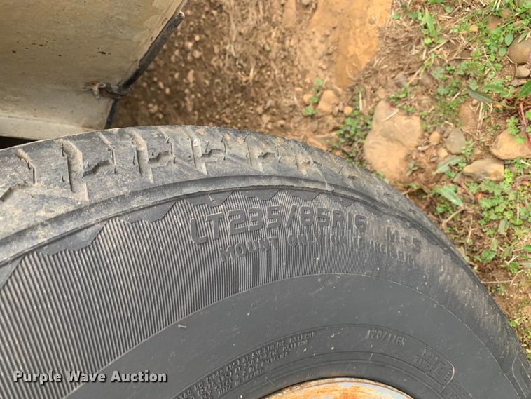 image for item LI9105 2003 Exiss GNHC-726-T  livestock trailer