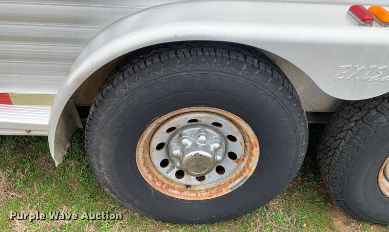 image for item LI9105 2003 Exiss GNHC-726-T  livestock trailer