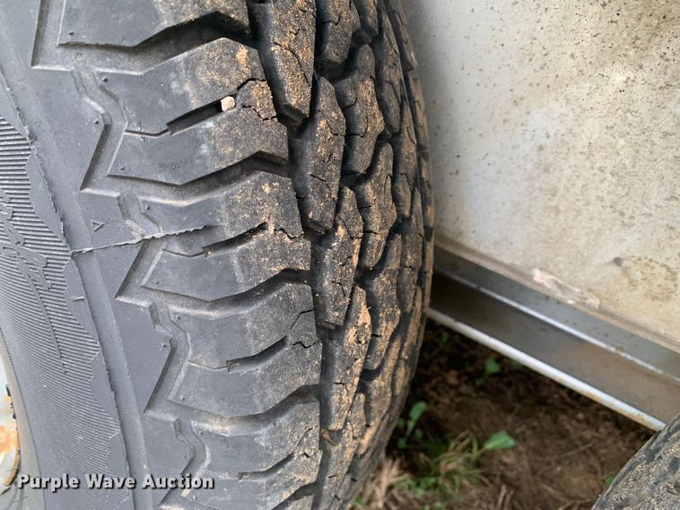 image for item LI9105 2003 Exiss GNHC-726-T  livestock trailer