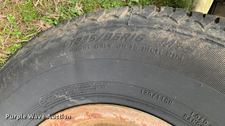 image for item LI9105 2003 Exiss GNHC-726-T  livestock trailer