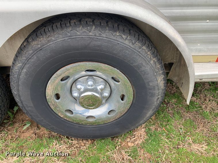 image for item LI9105 2003 Exiss GNHC-726-T  livestock trailer