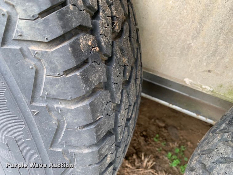 image for item LI9105 2003 Exiss GNHC-726-T  livestock trailer