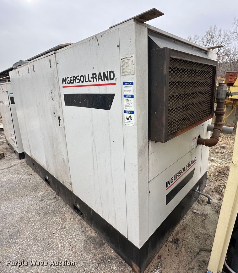 image for item LN9087 Ingersoll Rand SSR-EPE200-2S  air compressor