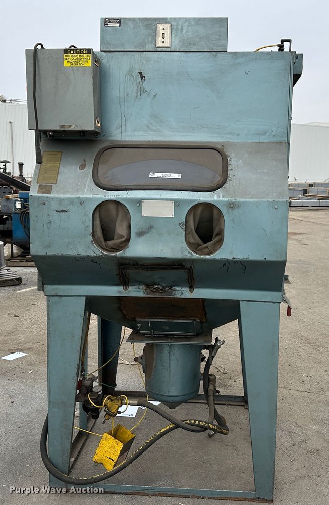 image for item LN9093 Universal  sandblasting cabinet