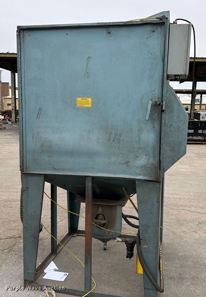 image for item LN9093 Universal  sandblasting cabinet