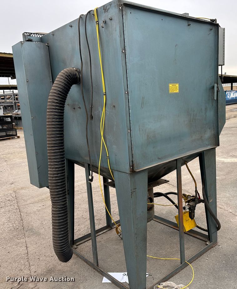 image for item LN9093 Universal  sandblasting cabinet