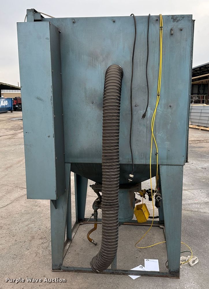 image for item LN9093 Universal  sandblasting cabinet
