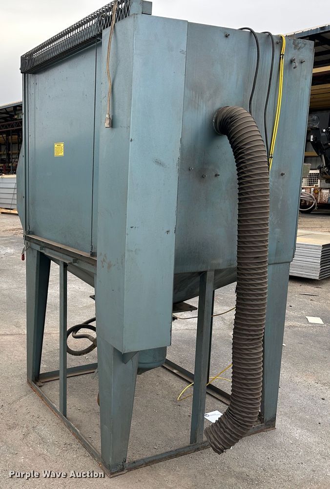 image for item LN9093 Universal  sandblasting cabinet