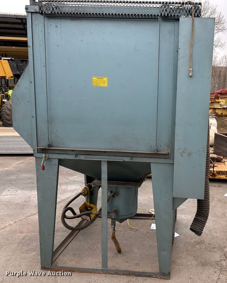 image for item LN9093 Universal  sandblasting cabinet