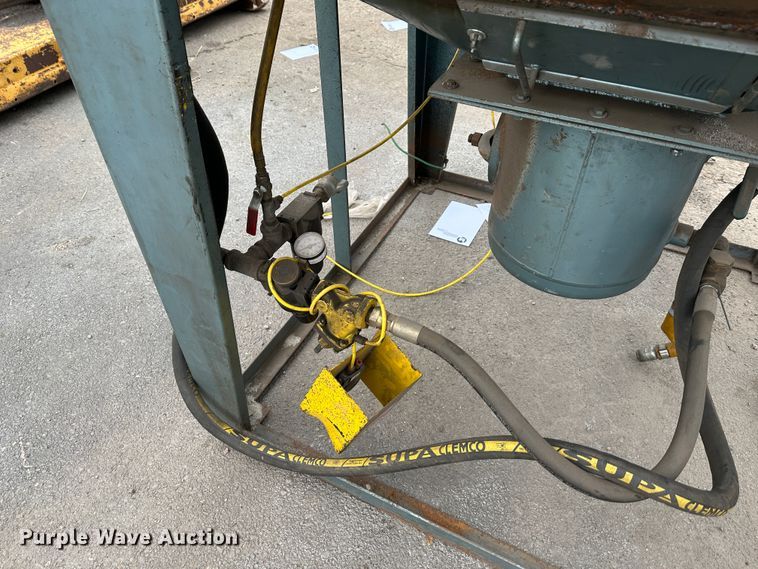 image for item LN9093 Universal  sandblasting cabinet